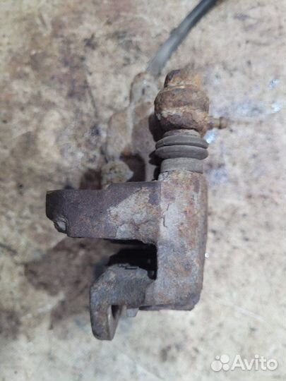 Суппорт задний правый Nissan Teana J31 VQ23DE 2006