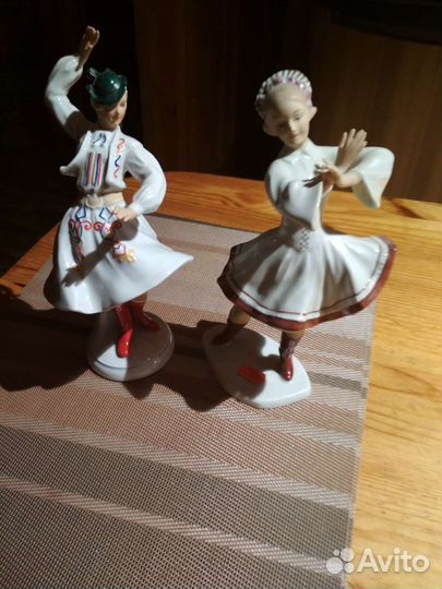 Фарфоровые статуэтки,цены на 3-9 фото