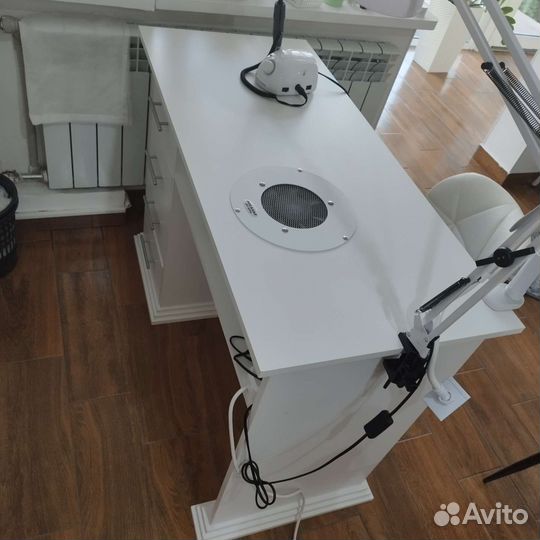 Маникюрный стол с вытяжкой бу