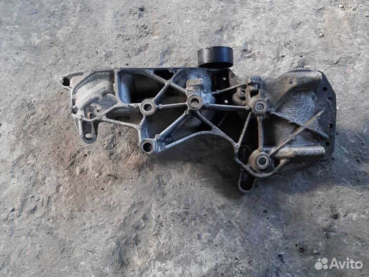 Кронштейн двигателя Renault K4M K4J 1.4.1.6