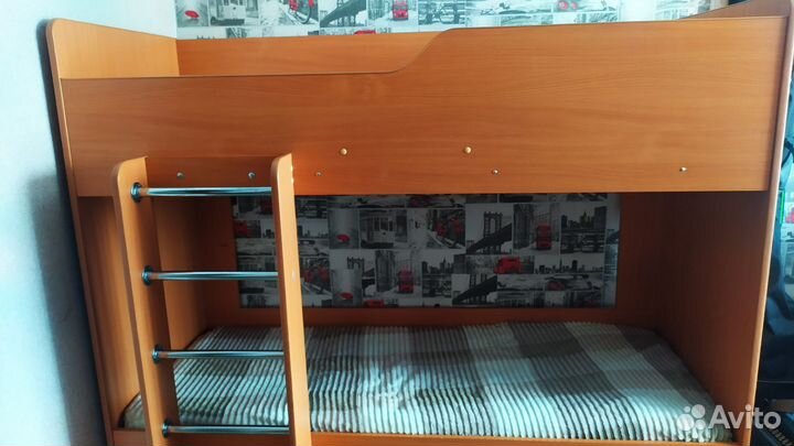 Кровать двухьярусная