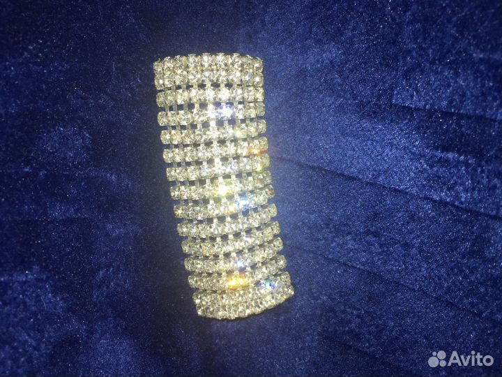 Подвеска на одежду со стразами