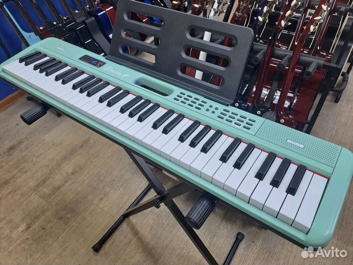 Синтезатор со стойкой