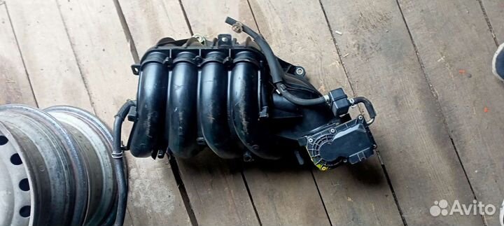 Впускной коллектор с Дрос. Узлом Toyota