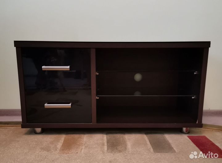 Тумба под тв со стеклянным верхом