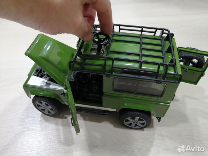 Bruder Внедорожник Land Rover с прицепом и лошадью