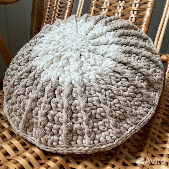 Интерьерные вязаные подушки