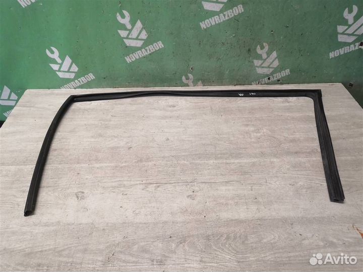 Уплотнитель стекла двери Хендай i30 12-17