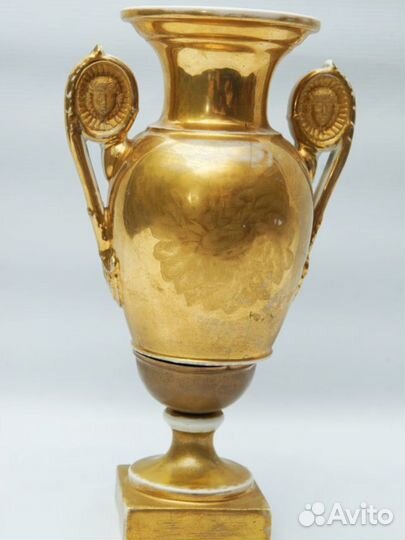 Антикварная ваза