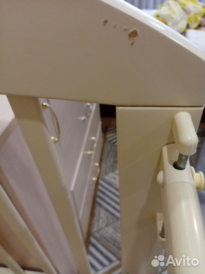 Детская кроватка с поперечным маятником