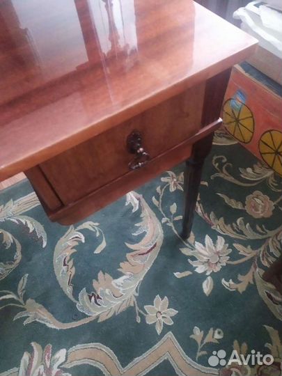 Будуарный стол с зеркалом псише