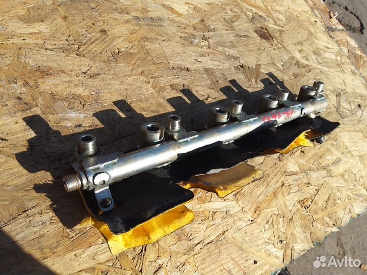 Топливная рампа Ford 2.0 бензин