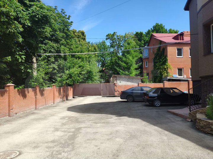 Дом 820 м² на участке 17 сот.