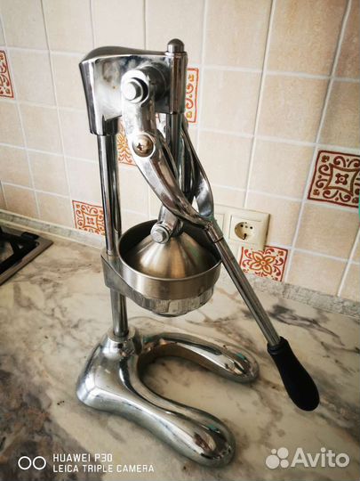 Механическая, ручная соковыжималка