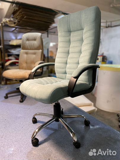 Офисное кресло