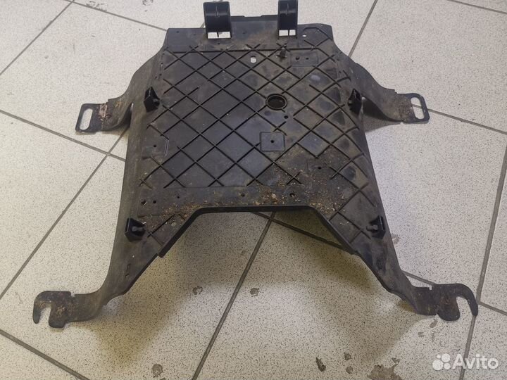 Кронштейн подлокотника Cadillac Escalade gmt 900