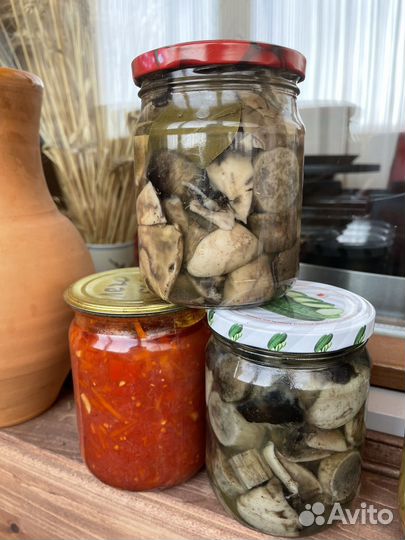 Домашние салаты, грибы, варенья, сок яблочный