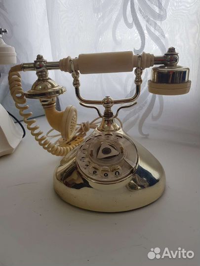 Старинный телефон аппарат СССР