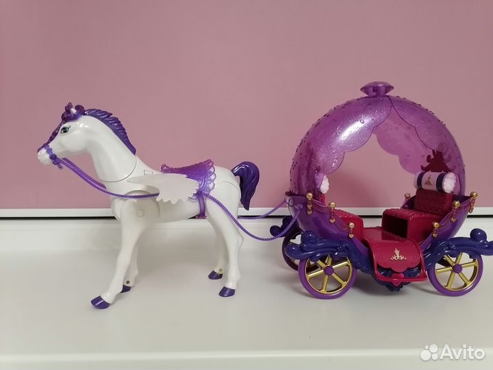 Карета с лошадью