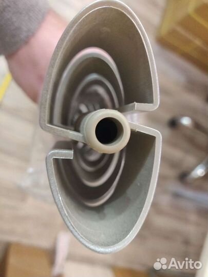 Кабель канал позвоночник