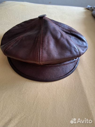 Кепка кожаная женская