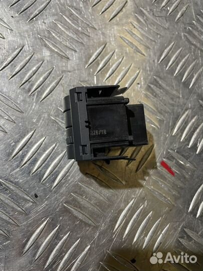 Кнопка корректора фар Skoda Fabia 2007-2015