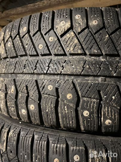 Goldstone MSN 235/45 R17 29M