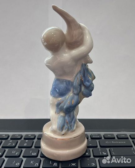 «Мальчик с репкой»Гжель