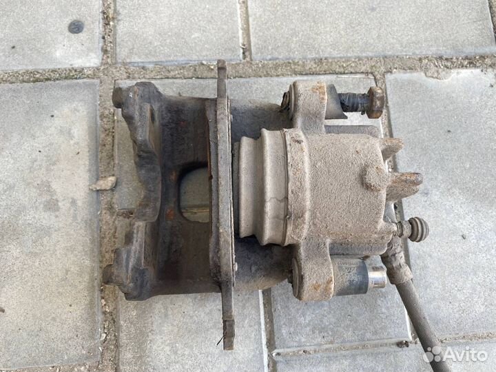 Тормозной суппорт передний правый Ford Focus 1