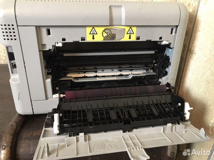 Цветной лазерный принтер HP LaserJet CP1215
