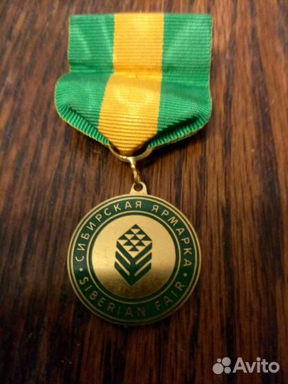 Нагрудные знаки и автографы