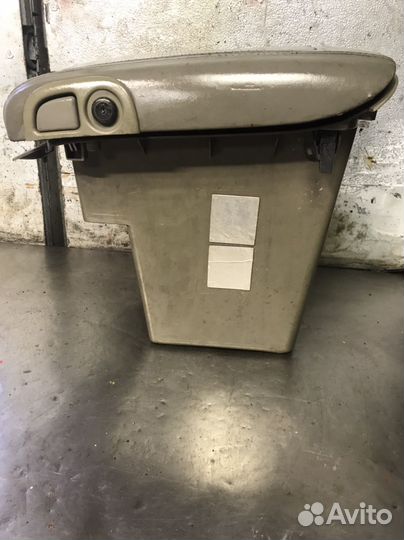 Центральный бардачок Cadillac Escalade GMT800