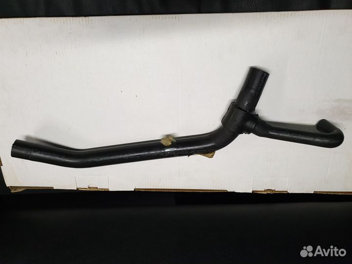 Патрубок радиатора Ауди 80 Б-4 1.9 TDI