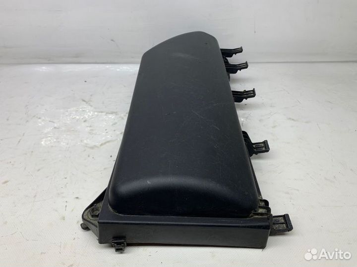 Крышка салонного фильтра левая Bmw 5-Series E60