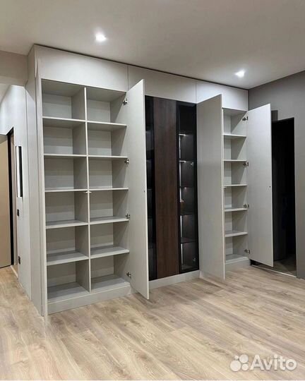 Шкаф распашной