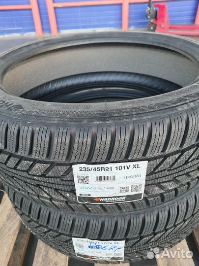 Hankook Winter iON i'cept SUV IW01A 235/45 R21 101V