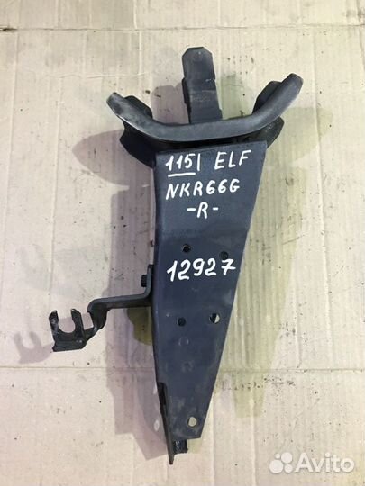 Подушка кабины задняя правая Isuzu Elf NKR66G 4HF1