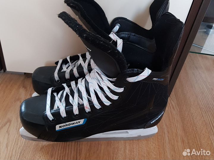 Коньки хоккейные