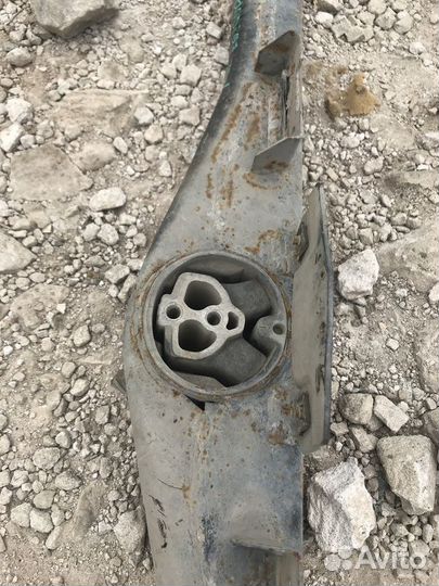 Лыжа подрамника Audi Q7 4.2 TDI