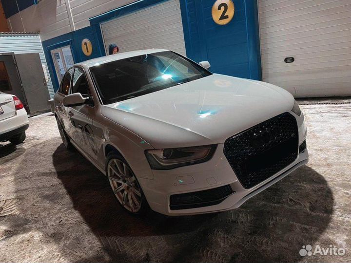 Решётка на Audi A4 11-15 в стиле RS4 style #4 Audi