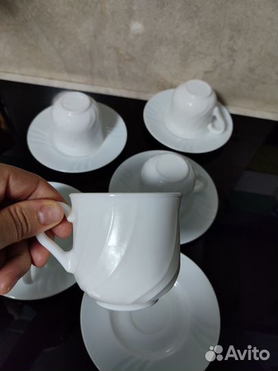 Набор чашек с блюдцами