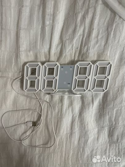 Часы электронные настенные