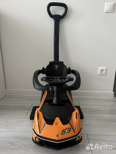 Машинка-каталка Lamborghini с ручкой