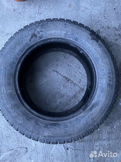 Bridgestone Ice Cruiser 7000 215/65 R16