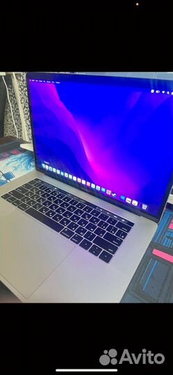 Apple Macbook pro 15 2016 Toche bar i7 16ram