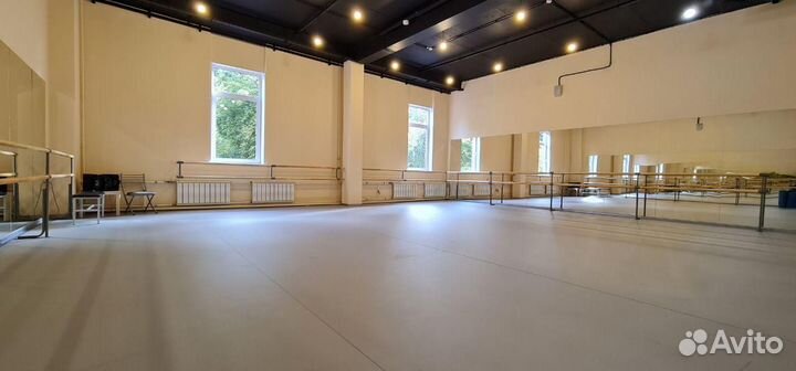 Танцевальный зал в аренду. Ортополы. Паркет