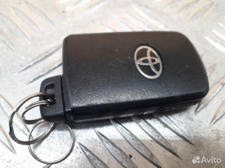 Ключ зажигания Toyota Camry