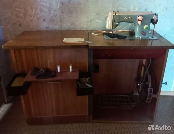 Швейная машина LADA бу