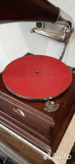 Граммофон His Masters Voice Monarch с деревянной т