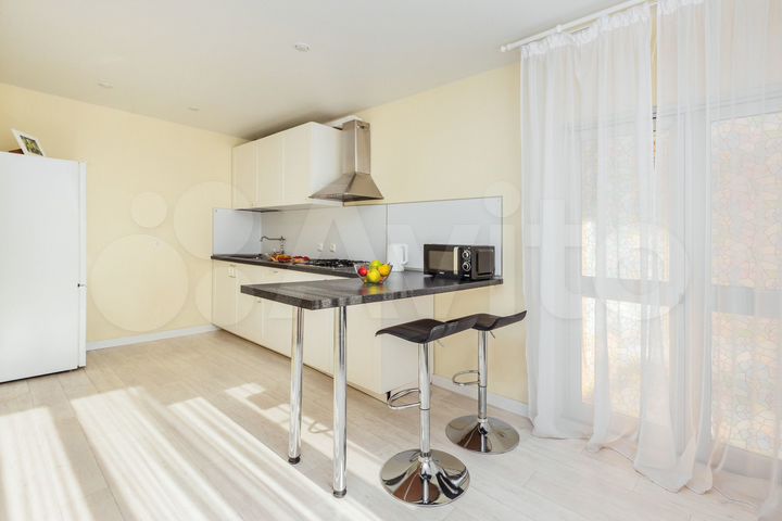 3-к. квартира, 100 м², 1/2 эт.